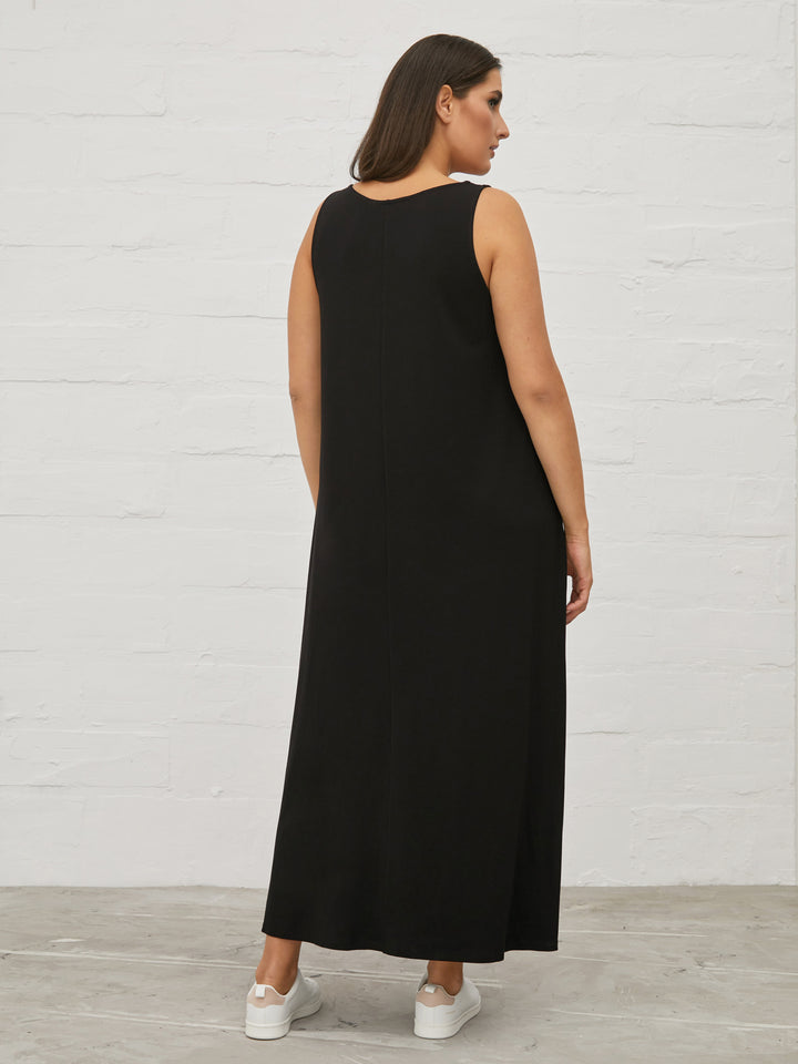 zwarte zomerse jurk - mat fashion - 0000.7502.C - black - grote maten - dameskleding - kledingwinkel - herent - leuven