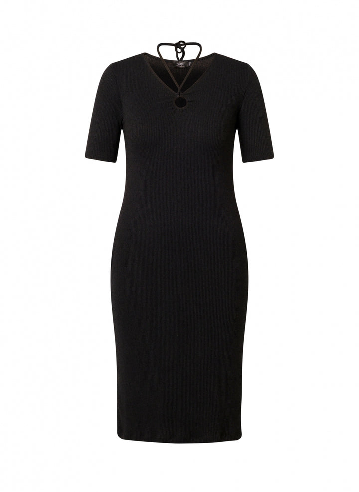 zwarte aangesloten jurk in zachte rib - yesta - - grote maten - dameskleding - kledingwinkel - herent - leuven