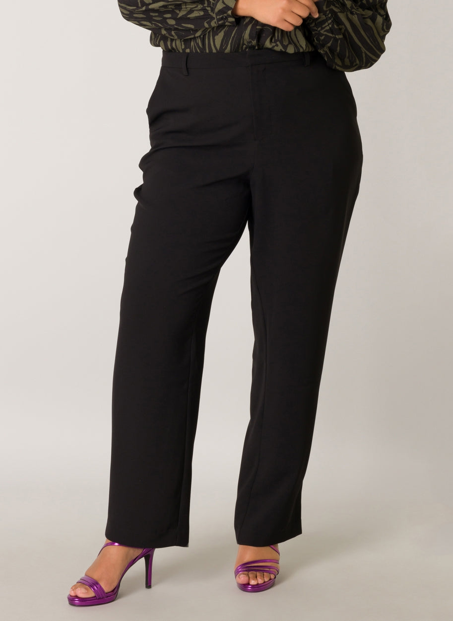 zwarte broek met steekzakken - yesta - A004161 - grote maten - dameskleding - kledingwinkel - herent - leuven