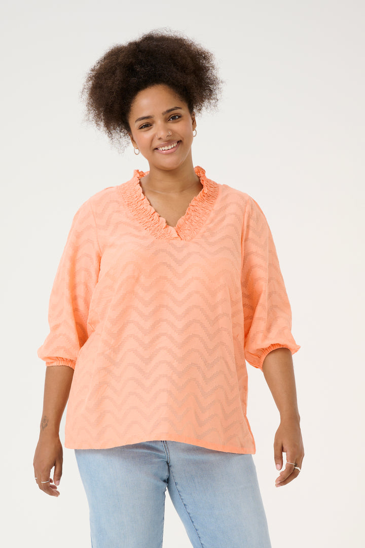 luchtige blouse met zigzagpatroon en ruches