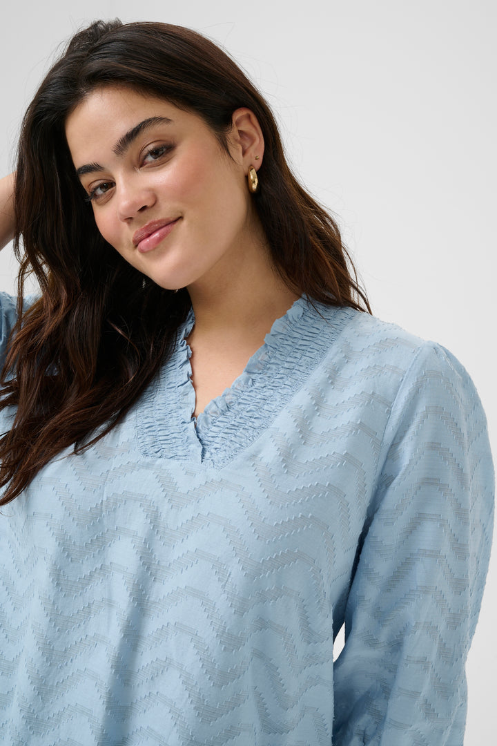 luchtige blouse met zigzagpatroon en ruches