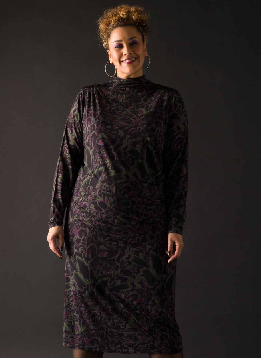 jurk in zwart, olijf en paars - yesta - A004182 - grote maten - dameskleding - kledingwinkel - herent - leuven