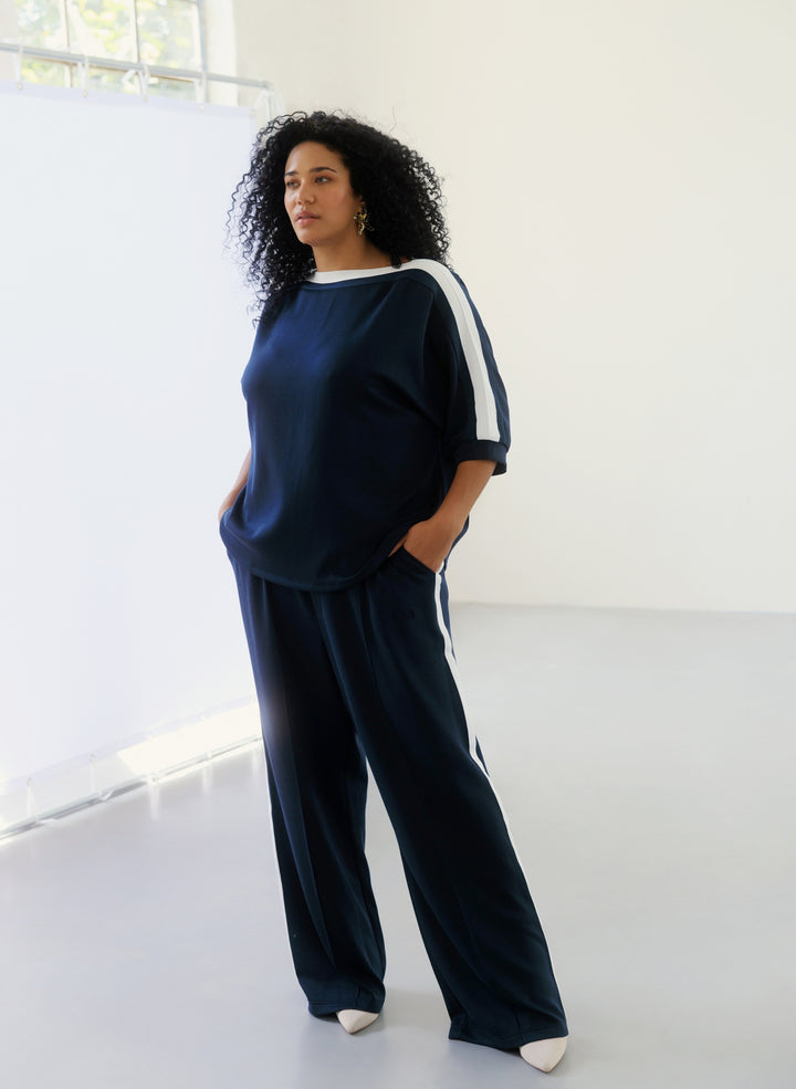 Donkerblauwe top met streep