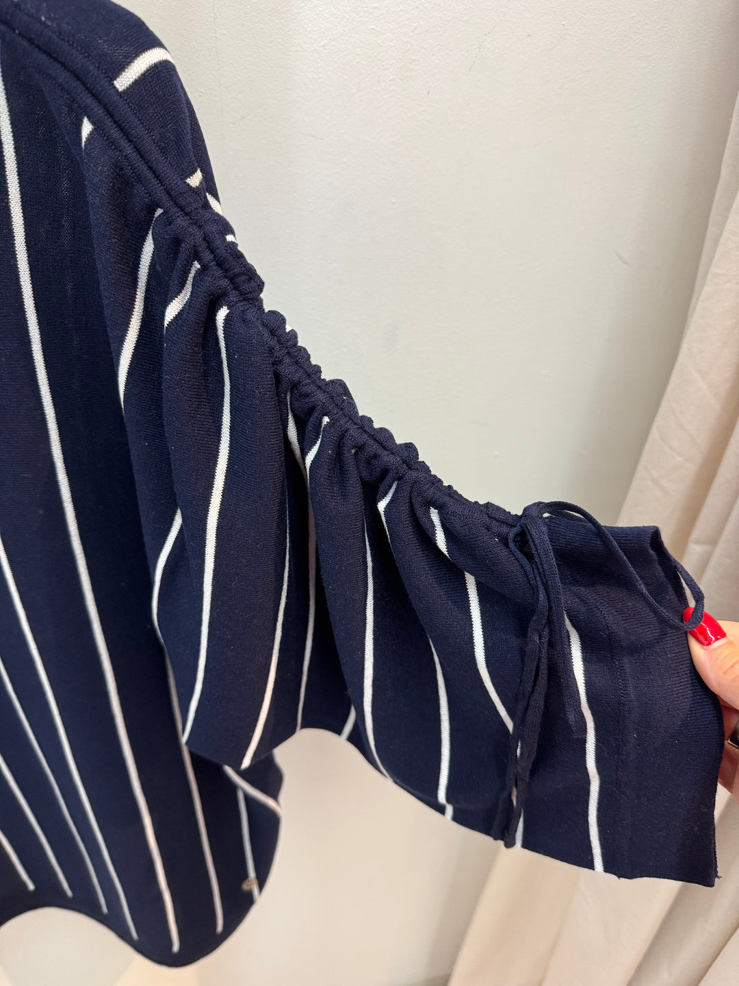 Gestreept Zijden Truitje Met Verstelbare Mouwen