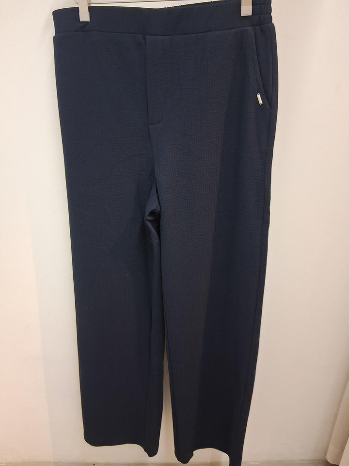 Broek in structuur stof