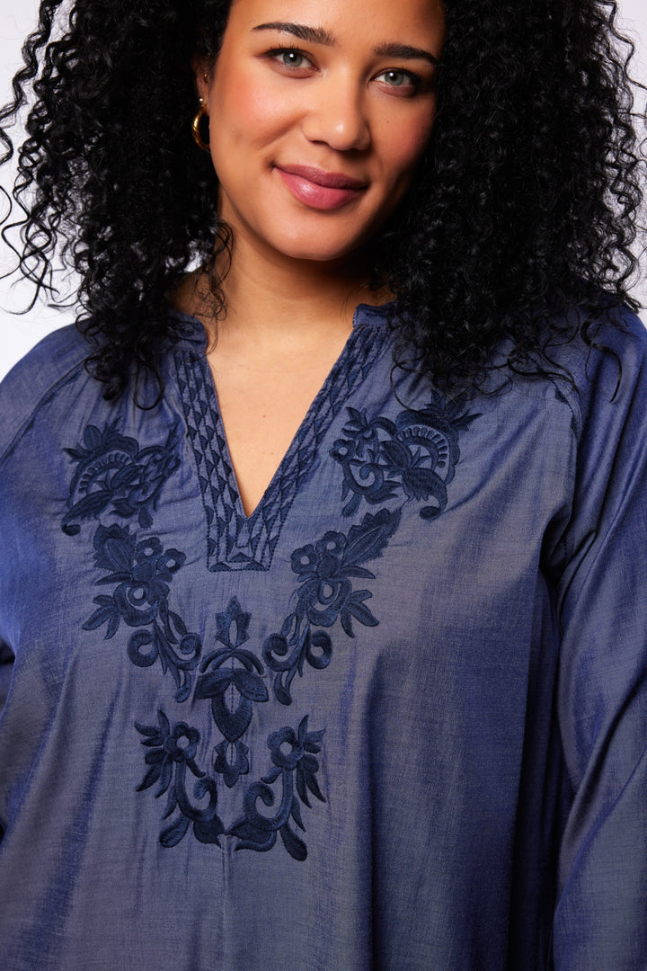 Jeansblauwe Blouse Met Borduursel