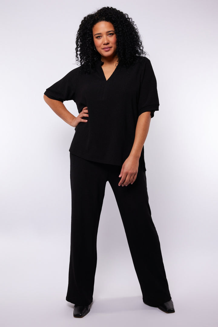 Zwarte Basisbroek in Verfijnde Structuurstof