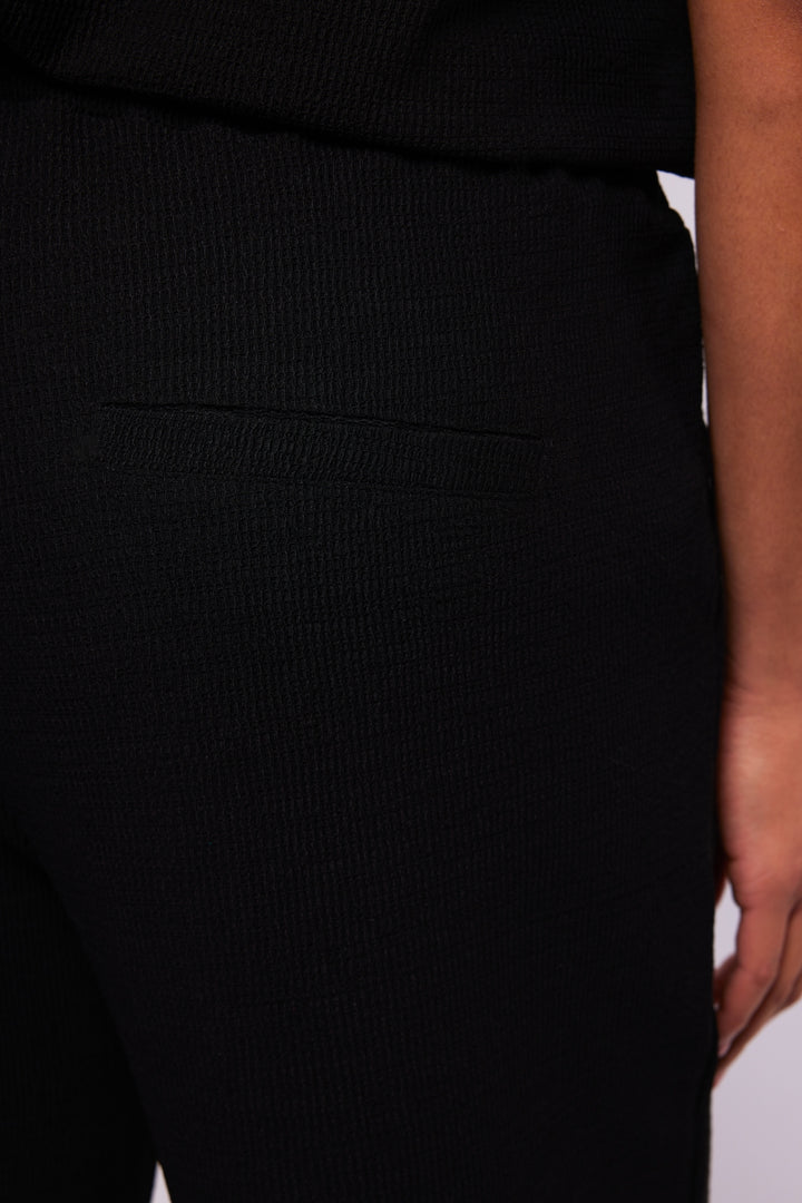 Zwarte Basisbroek in Verfijnde Structuurstof