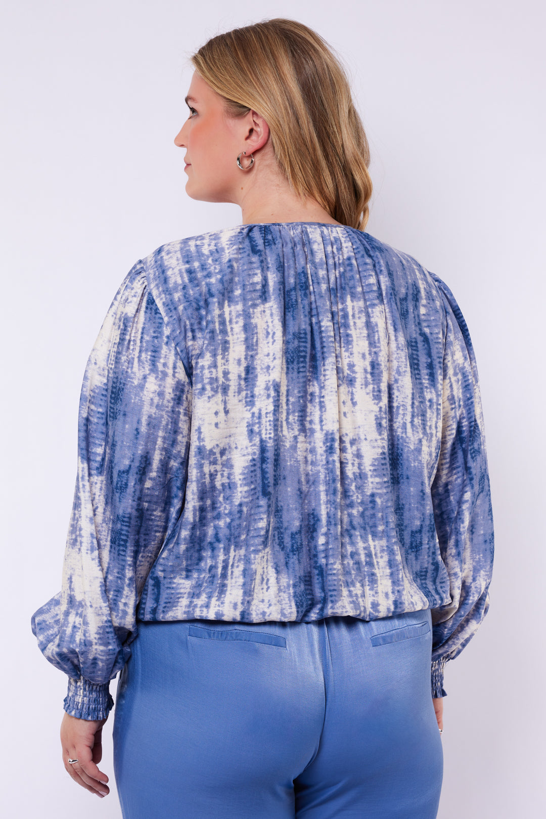 Blauwe Print Blouse Met Strik