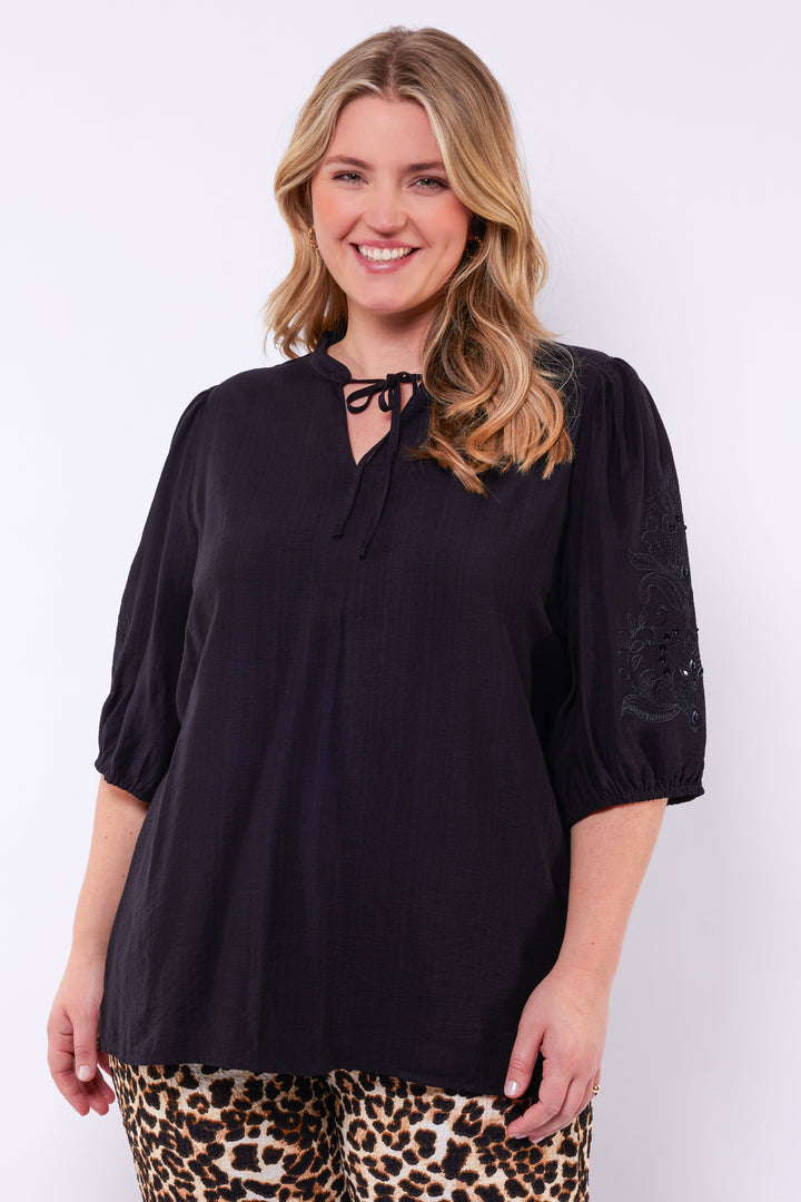 Zwarte Blouse Met Borduursel