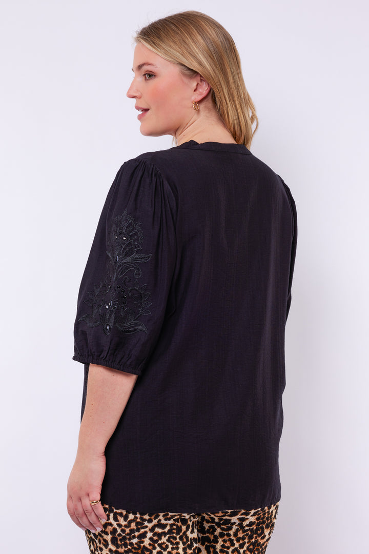 Zwarte Blouse Met Borduursel