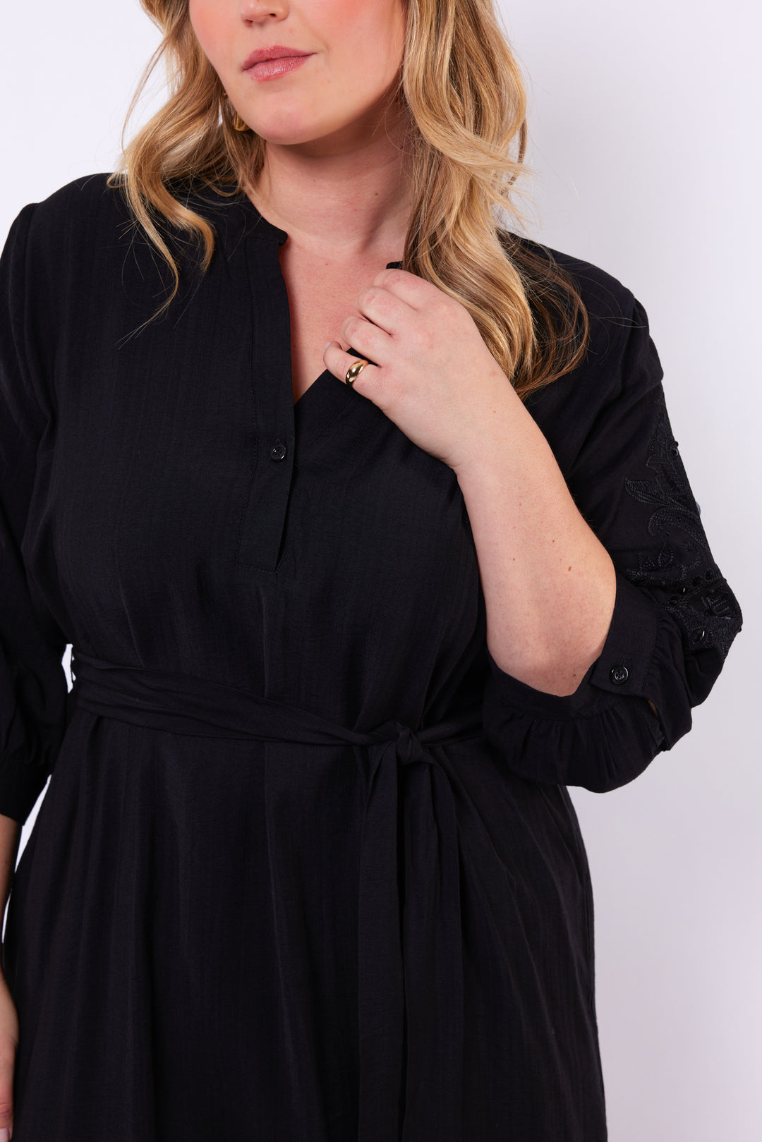 Zwarte Jurk Met Ceintuur