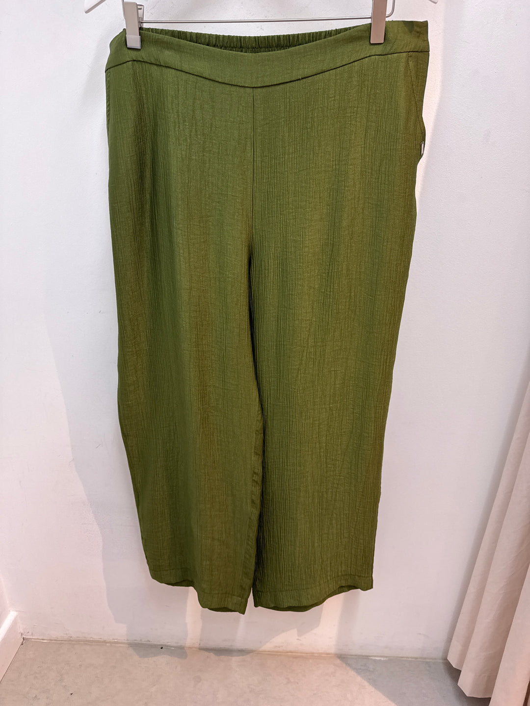 Geklede Broek Met Wijde Pijpen In Kaki