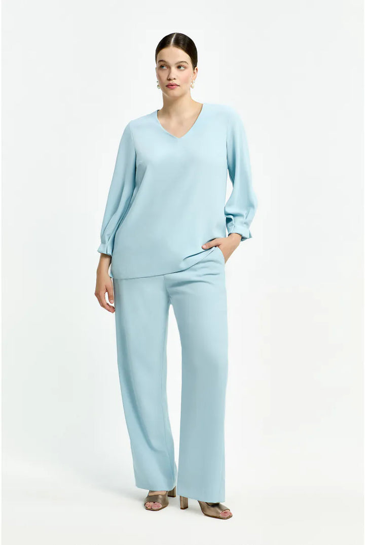 Lichtblauwe Blouse met V-hals