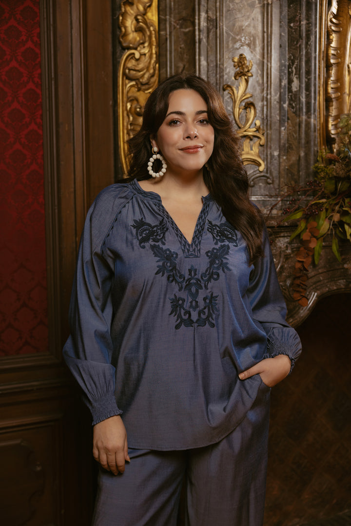 Jeansblauwe Blouse Met Borduursel