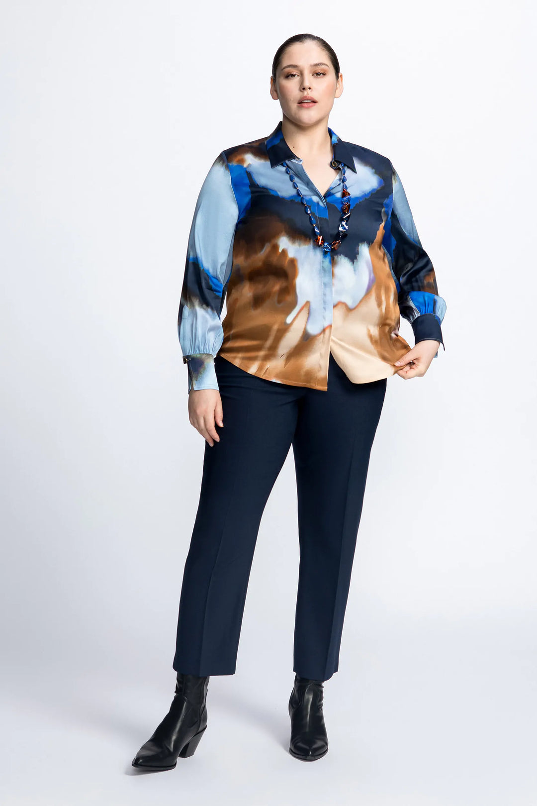 satijnen blouse met prachtige print - xandres - himio - grote maten - dameskleding - kledingwinkel - herent - leuven