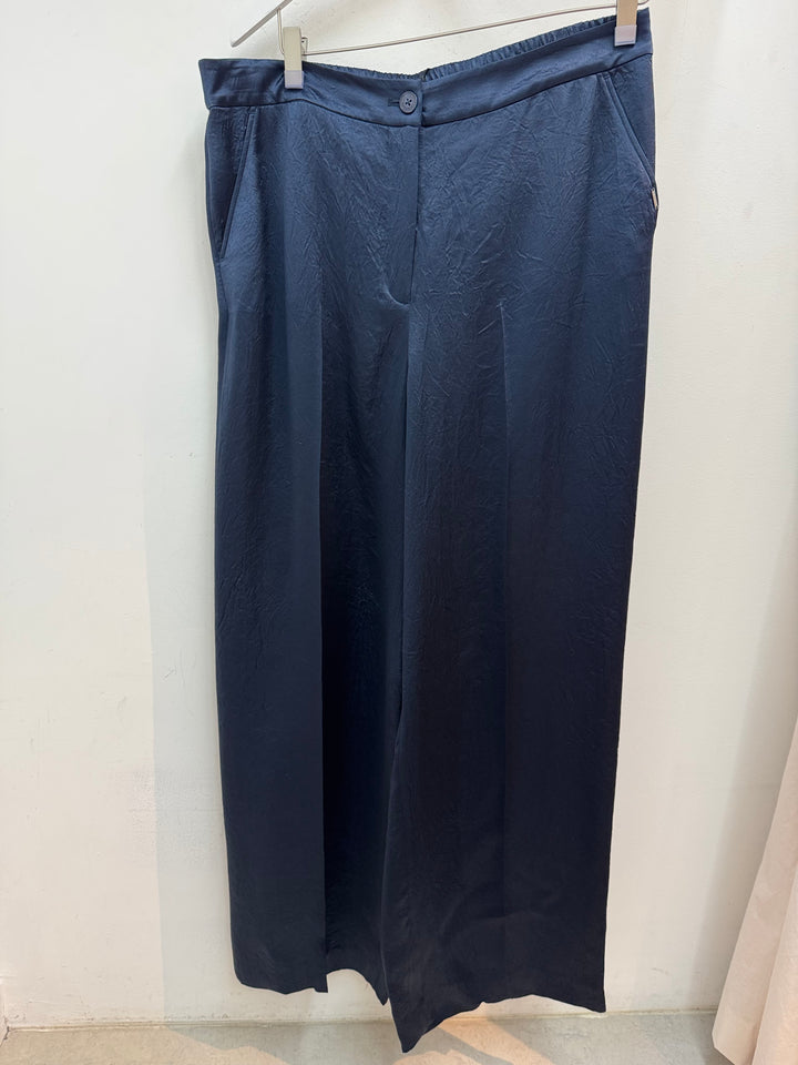 Diepblauwe broek in glanzende crinkle-stof