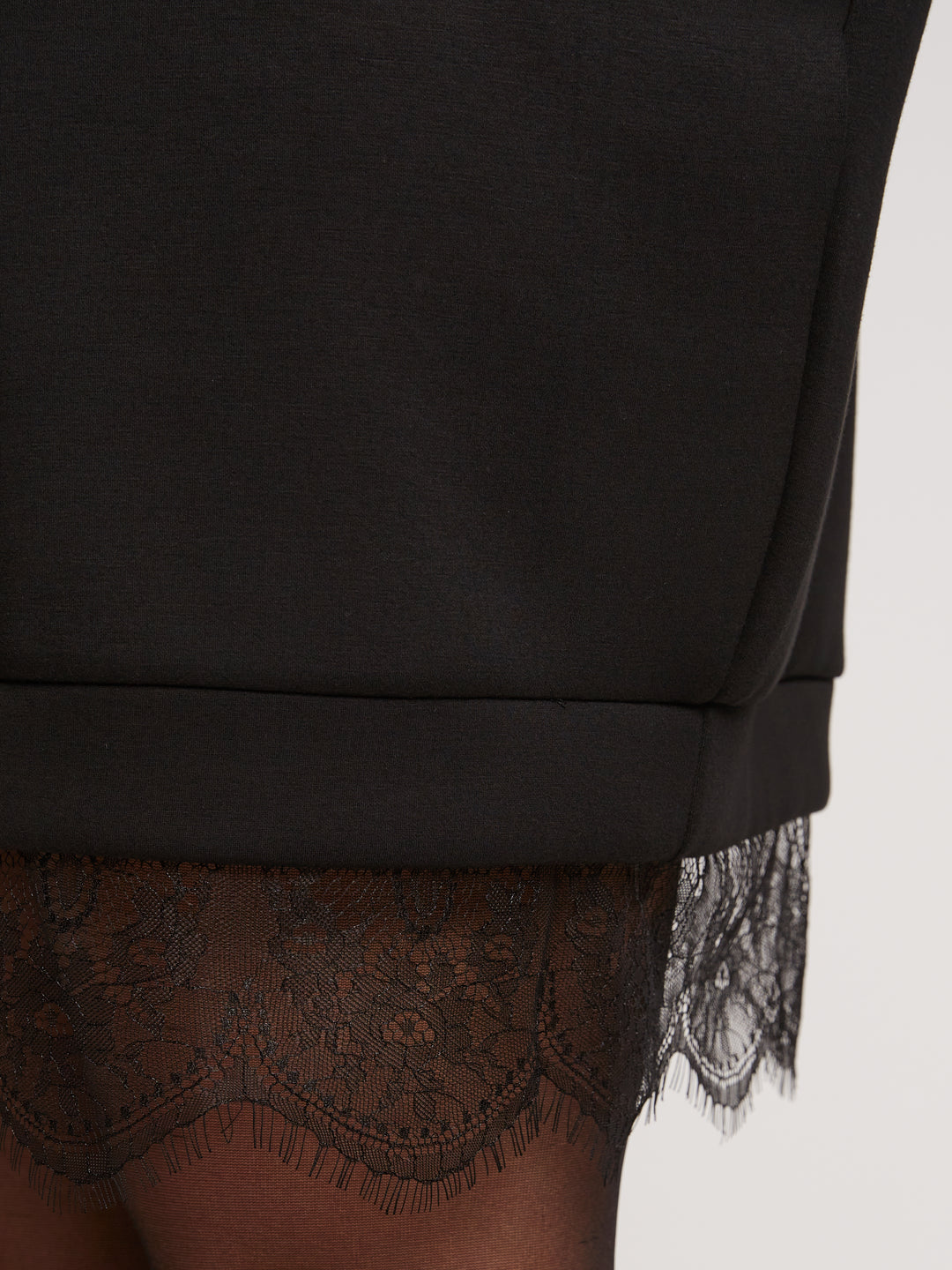 Zwarte Sweaterjurk Met Kanten Zoom