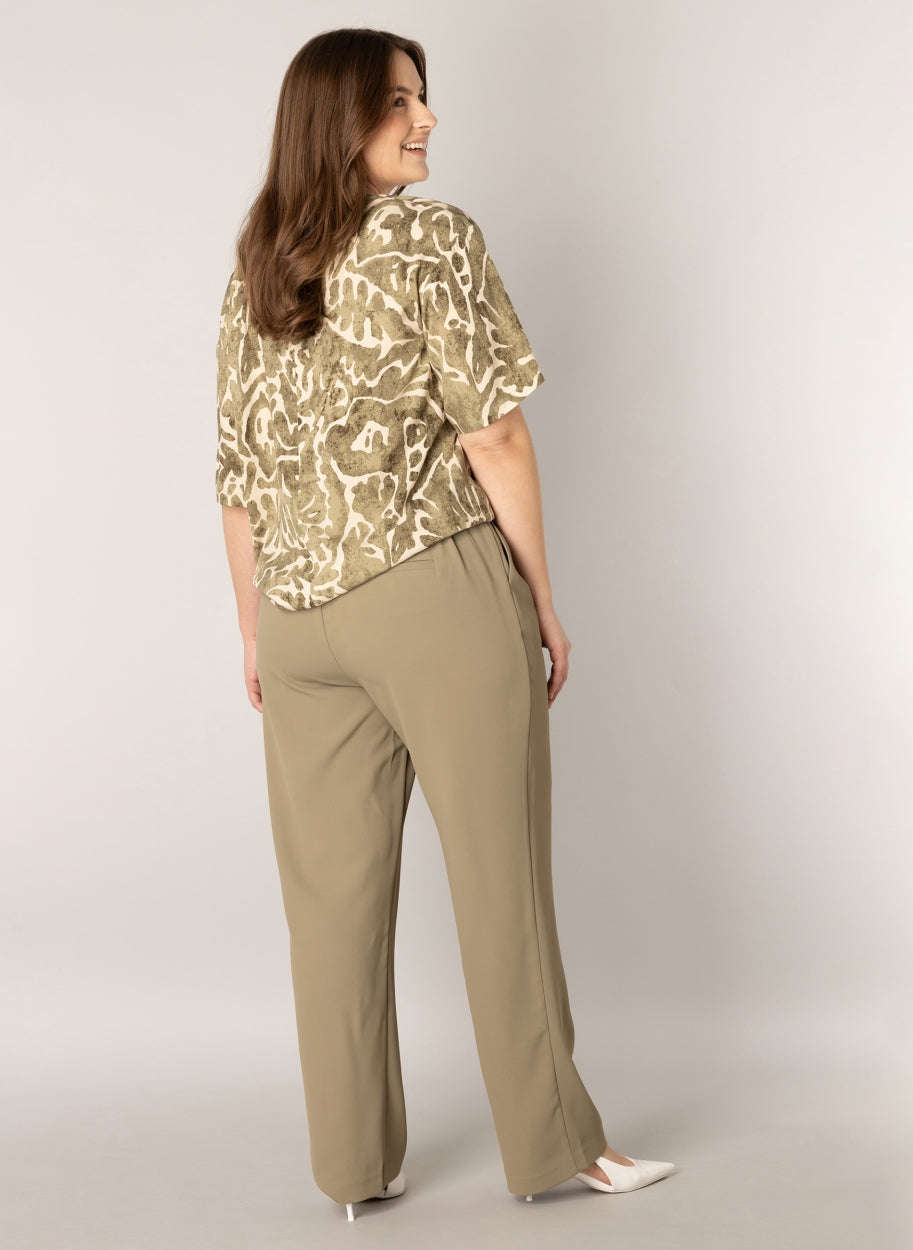 blouse met kaki print - yesta - - grote maten - dameskleding - kledingwinkel - herent - leuven