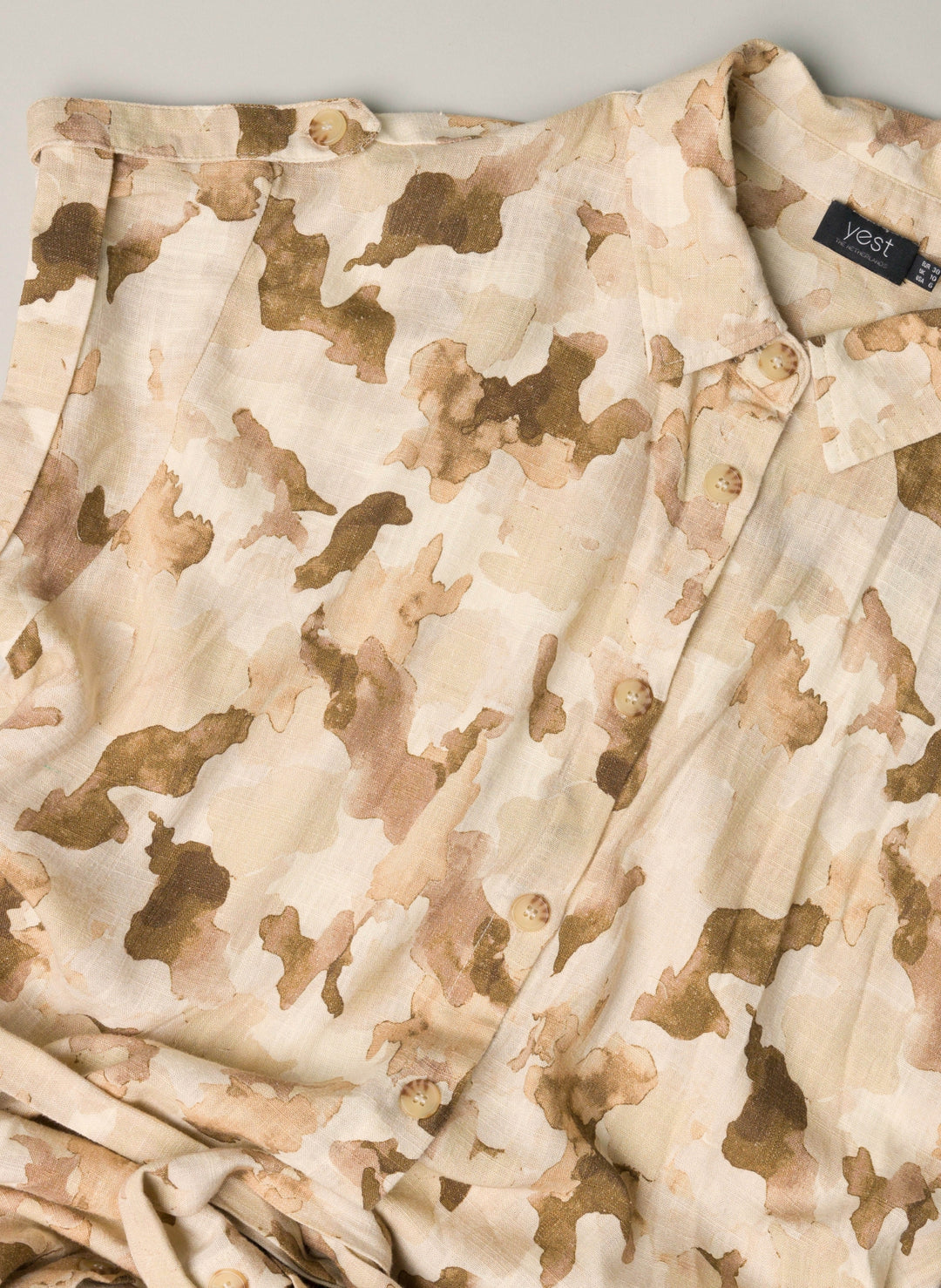 Zomerse Doorknoopjurk Met Camouflageprint