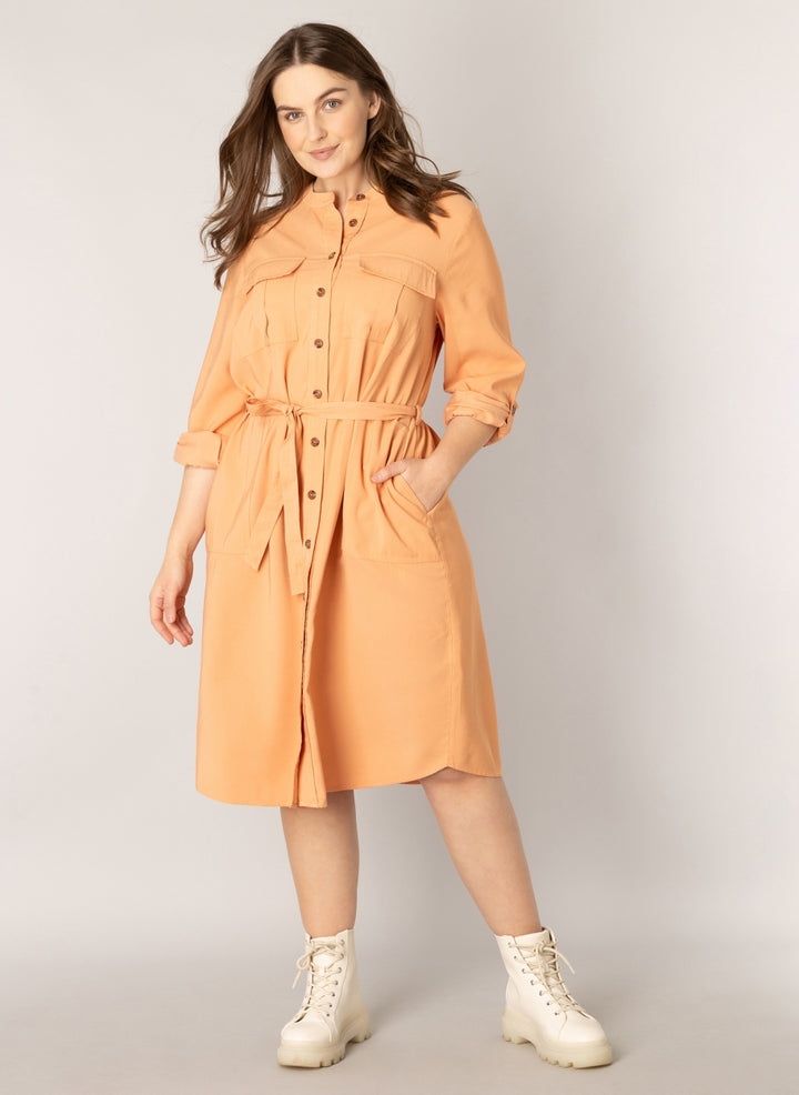 Zalmkleurige Doorknoopjurk