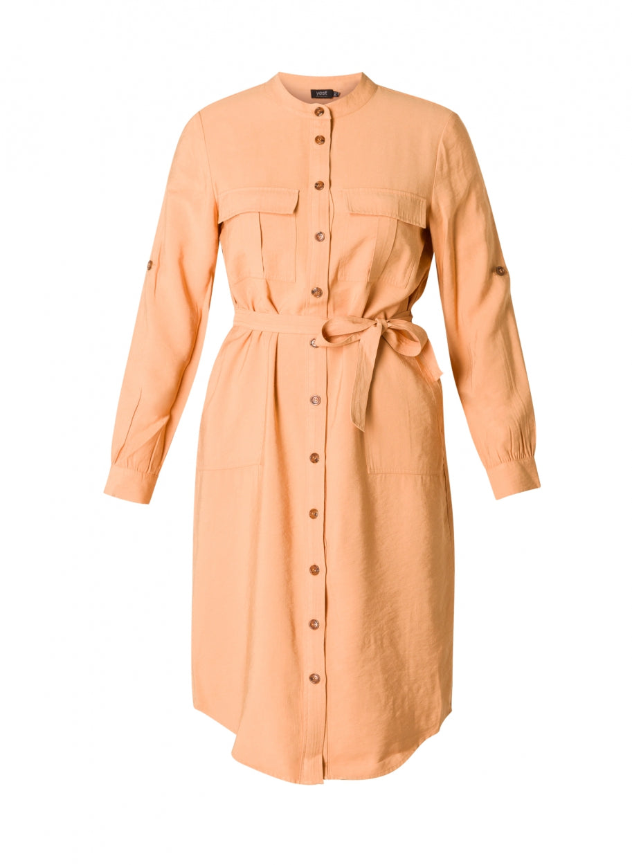 Zalmkleurige Doorknoopjurk