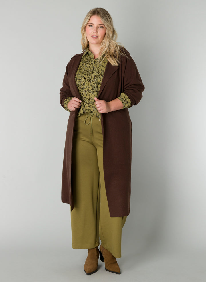 lange bruine cardigan met luxe uitstraling en zachte feel