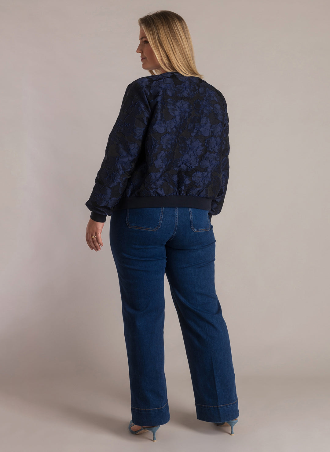 Chic bomberjack met bloemen