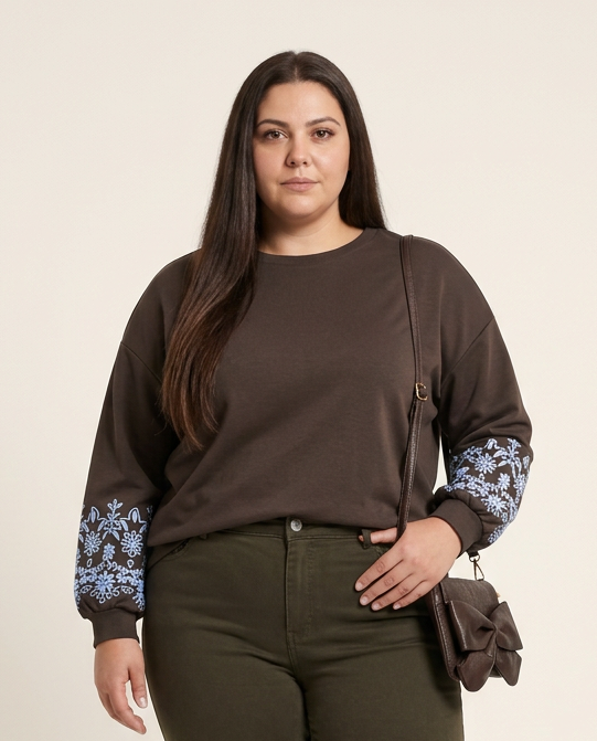 Bruine Sweater Met Bloemenmouwen