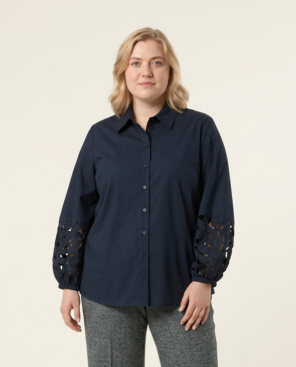 Donkerblauwe Blouse met Broderie
