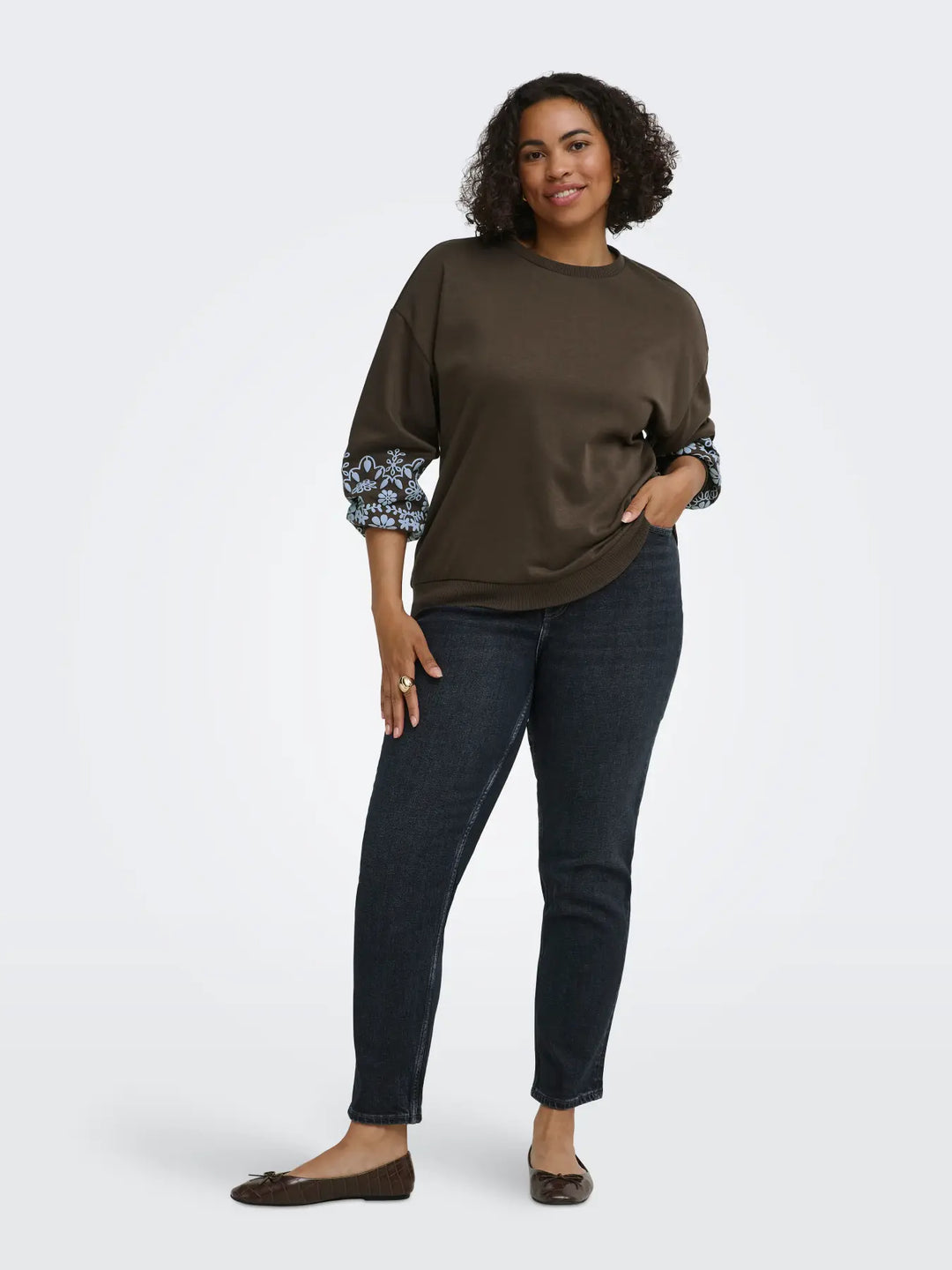 Bruine Sweater Met Bloemenmouwen