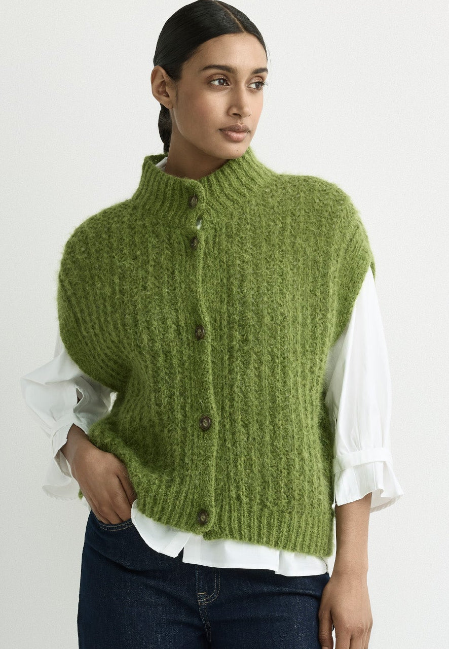Olijfgroene Cardigan in Alpacawol met Opstaand Kraagje