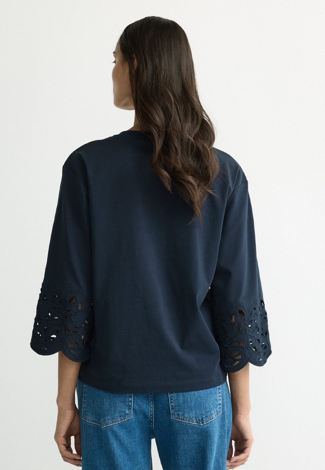 Navy T-shirt met Broderie