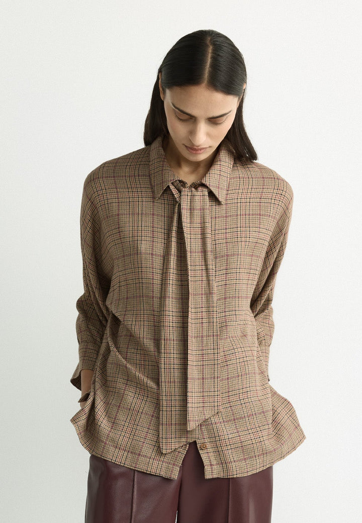 Blouse in spiced camel