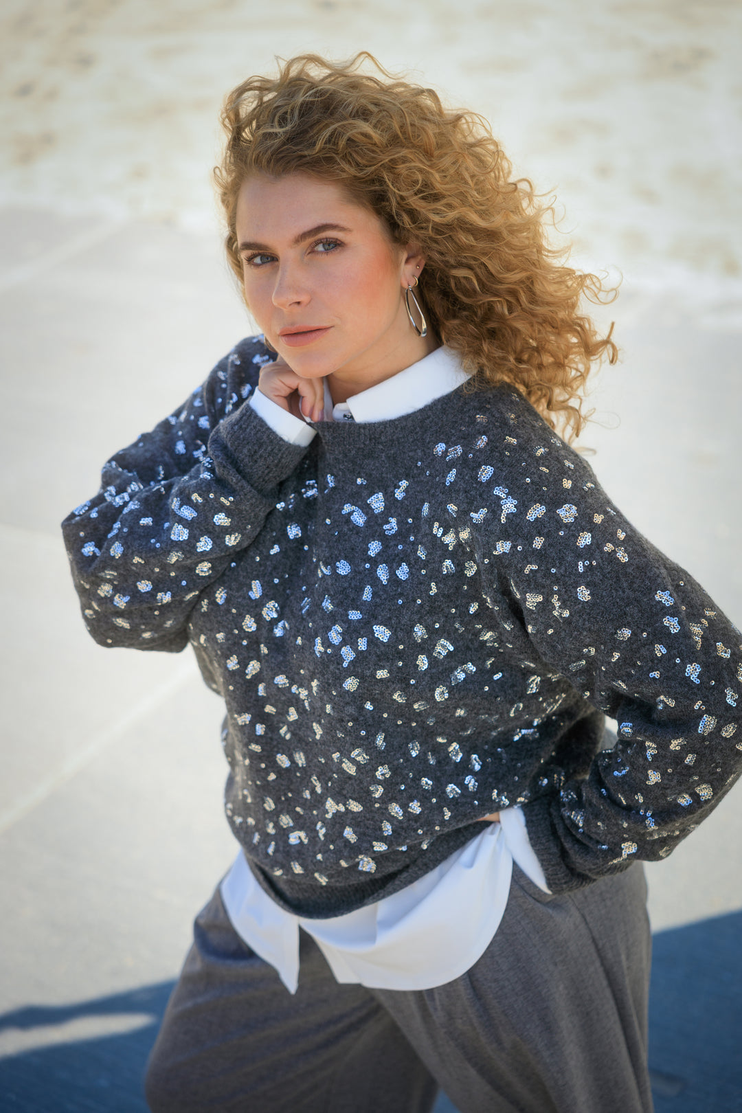 Grijze Trui Met Pailletten