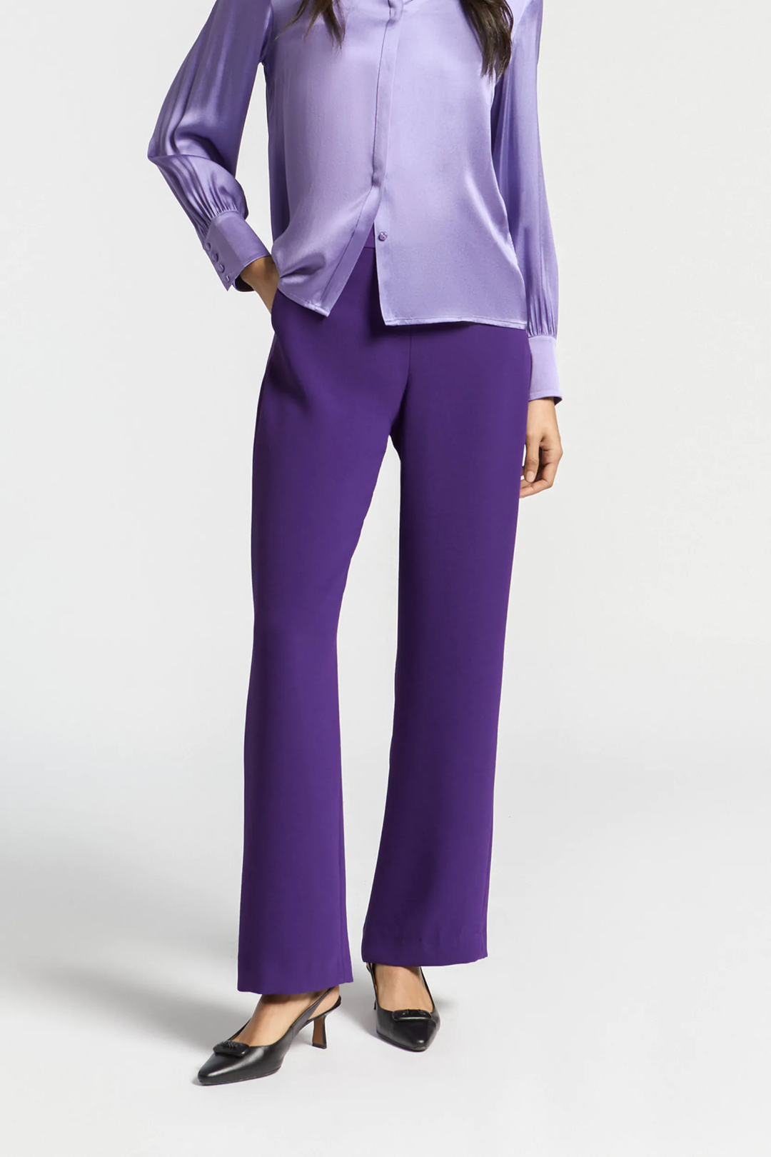 broek van soepele crêpe in vibrant violet