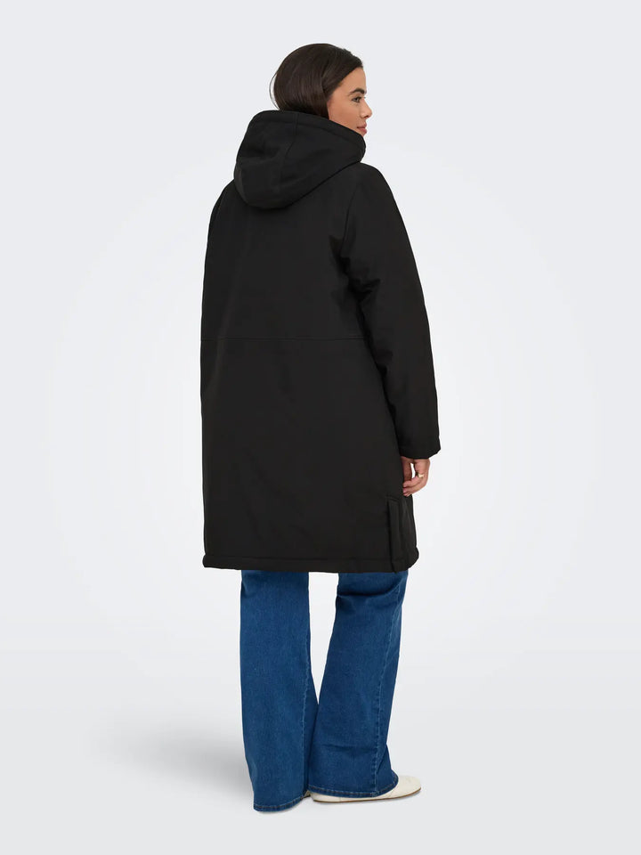 zwarte winterjas met capuchon