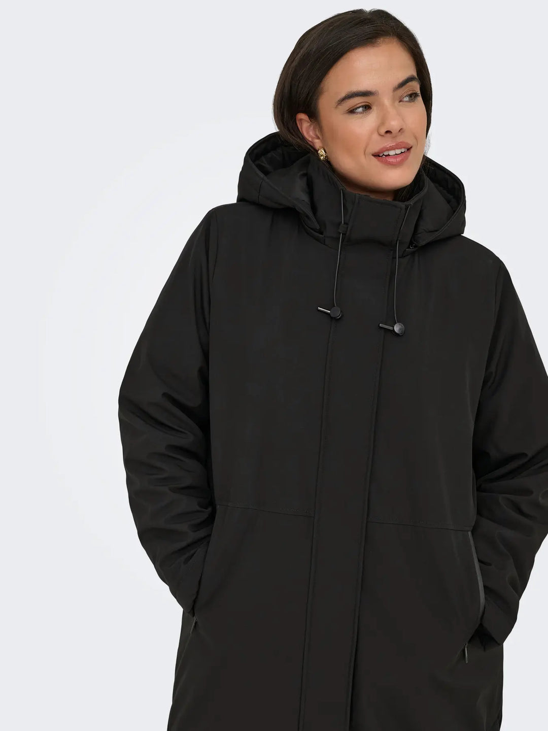 zwarte winterjas met capuchon