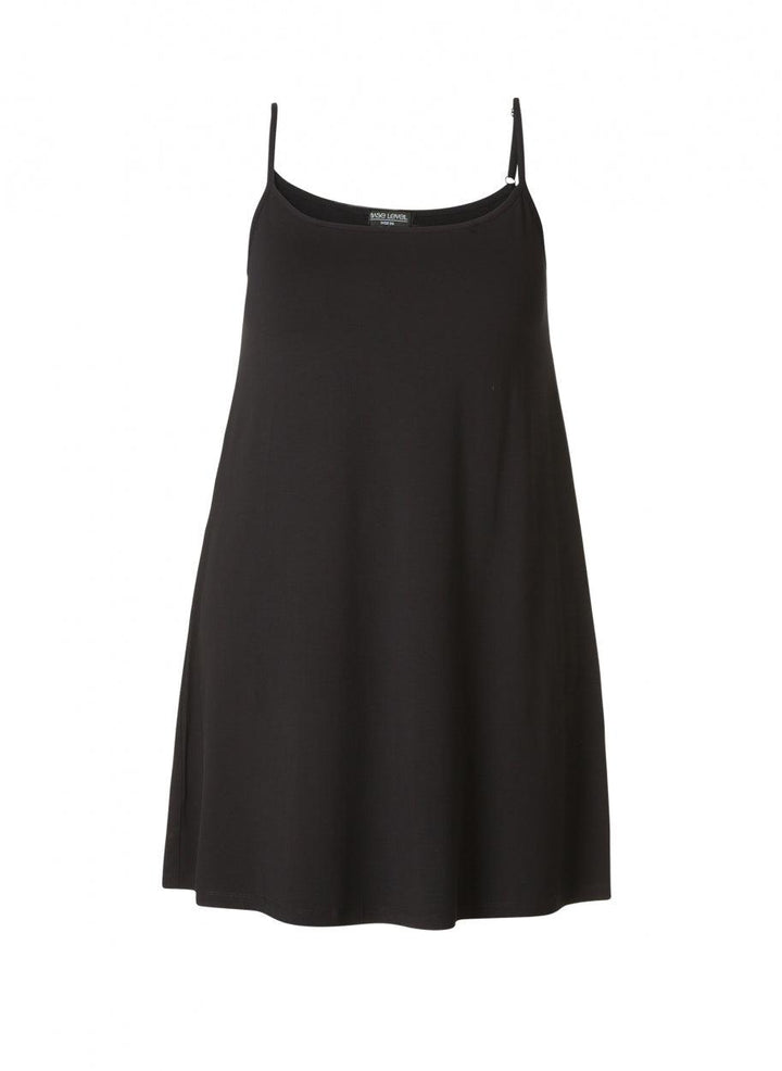 zwarte A-lijn jurk in een zachte tricot viscose mix - base level curvy - - grote maten - dameskleding - kledingwinkel - herent - leuven