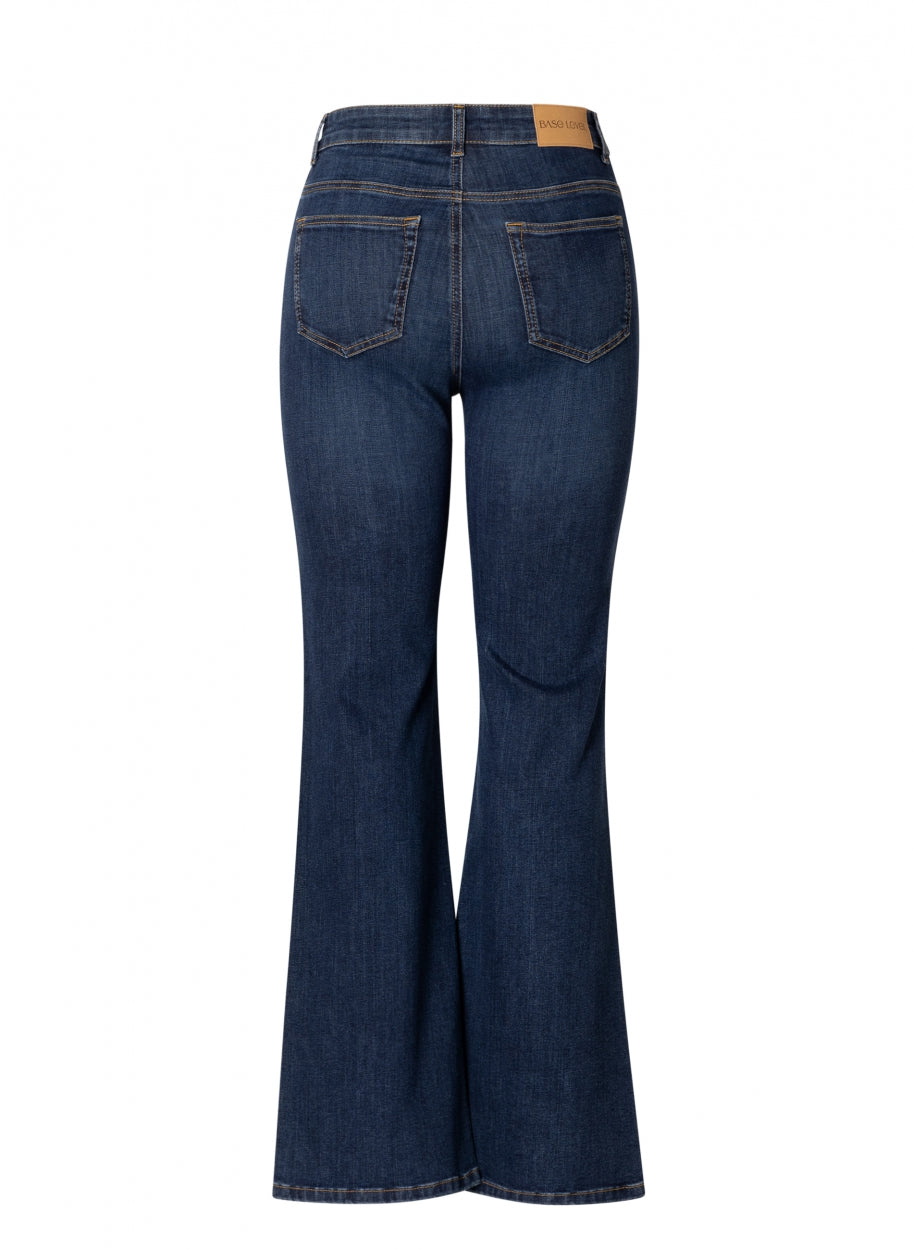 flared jeans mid blue - base level curvy - - grote maten - dameskleding - kledingwinkel - herent - leuven