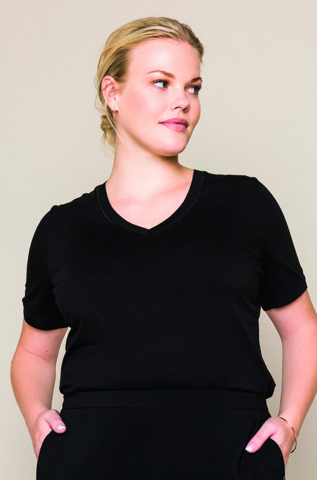 zwart basis t-shirt floy - xandres essentials - - grote maten - dameskleding - kledingwinkel - herent - leuven